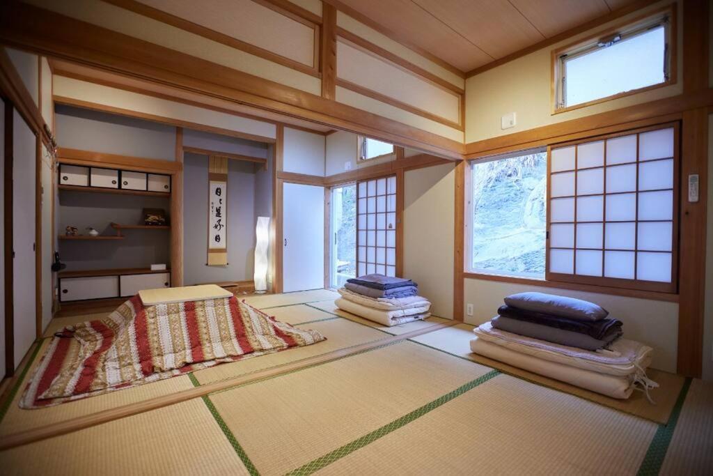 Bed and Breakfast Tsushima White House Экстерьер фото