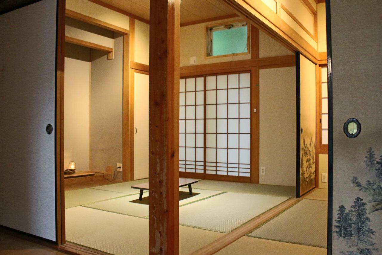 Bed and Breakfast Tsushima White House Экстерьер фото