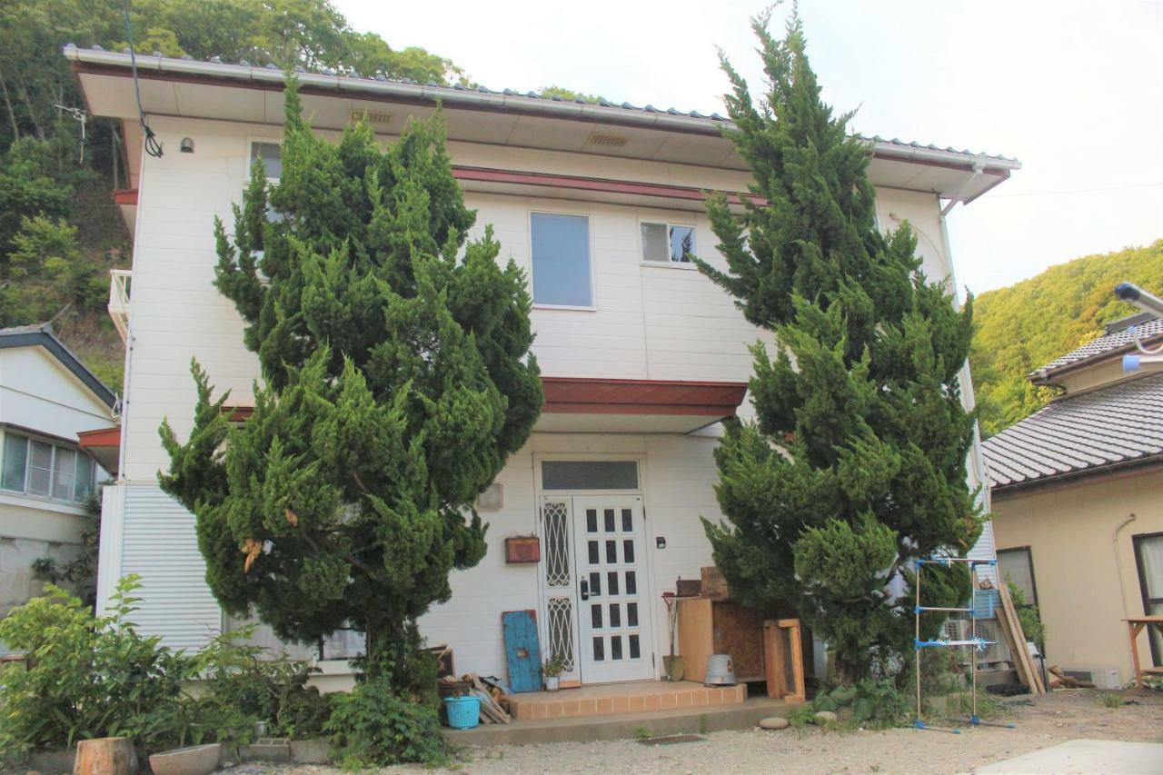 Bed and Breakfast Tsushima White House Экстерьер фото